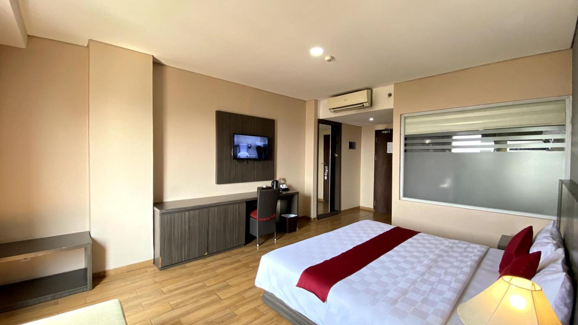 Merapi Merbabu Hotels Bekasi Exterior photo