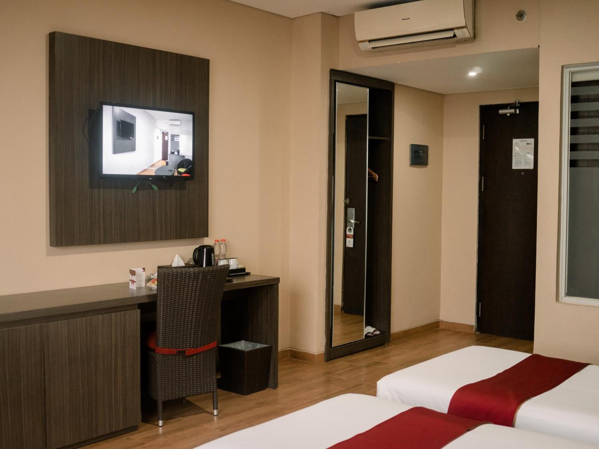 Merapi Merbabu Hotels Bekasi Exterior photo