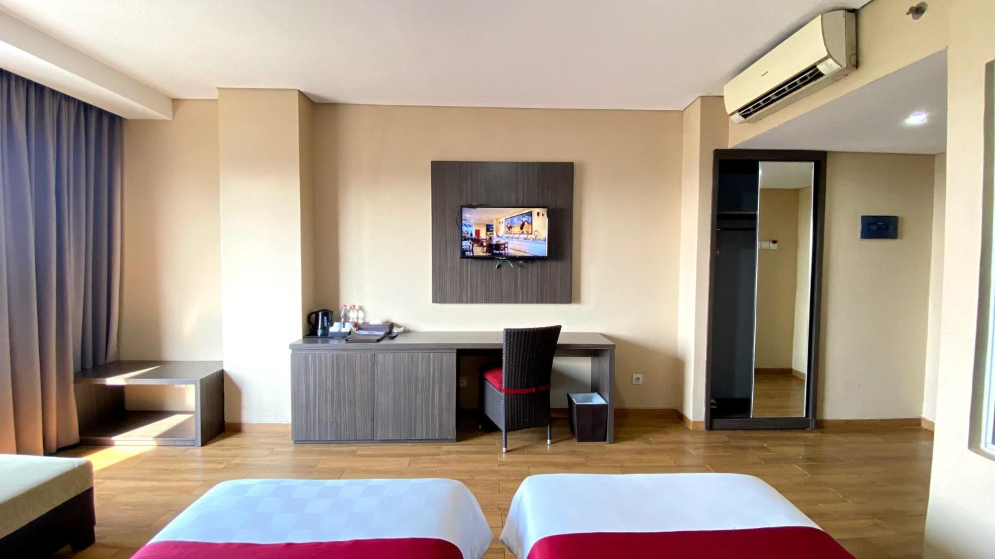 Merapi Merbabu Hotels Bekasi Exterior photo