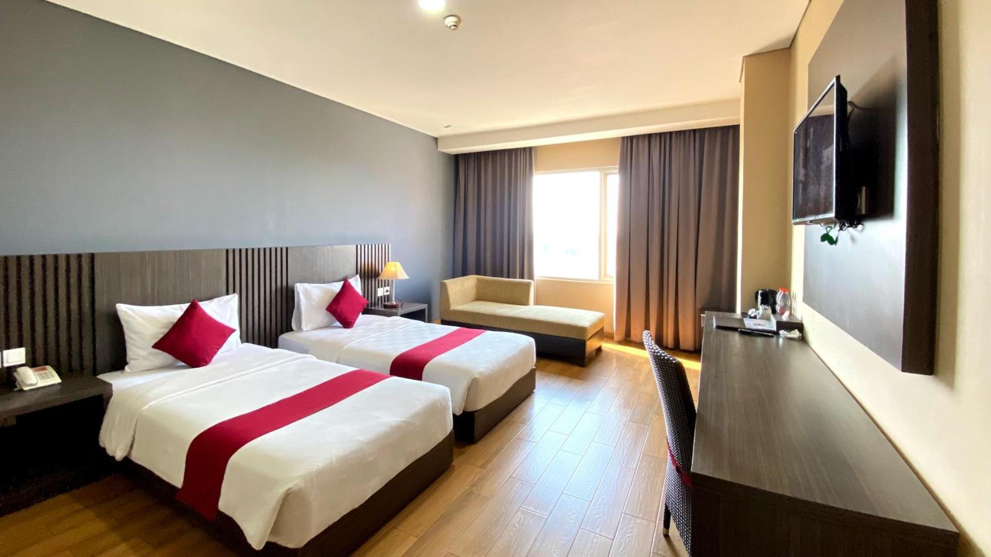 Merapi Merbabu Hotels Bekasi Exterior photo